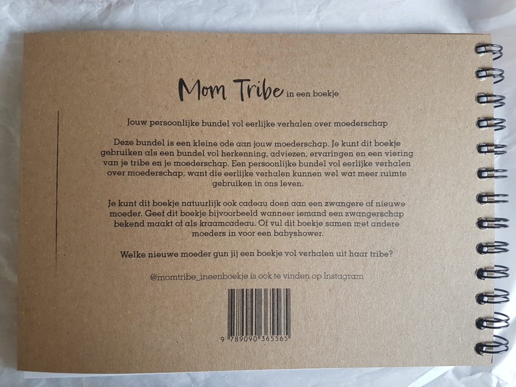 Mom Tribe in een boekje - achterkant